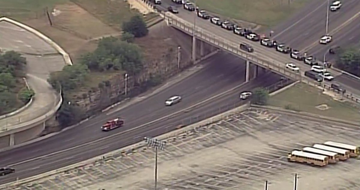 News4SA's tweet photo. Police officers pay respects as Deem family procession passes by https://t.co/VXDQYH7bne #StandwithSAFD https://t.co/H4V3oBbghJ