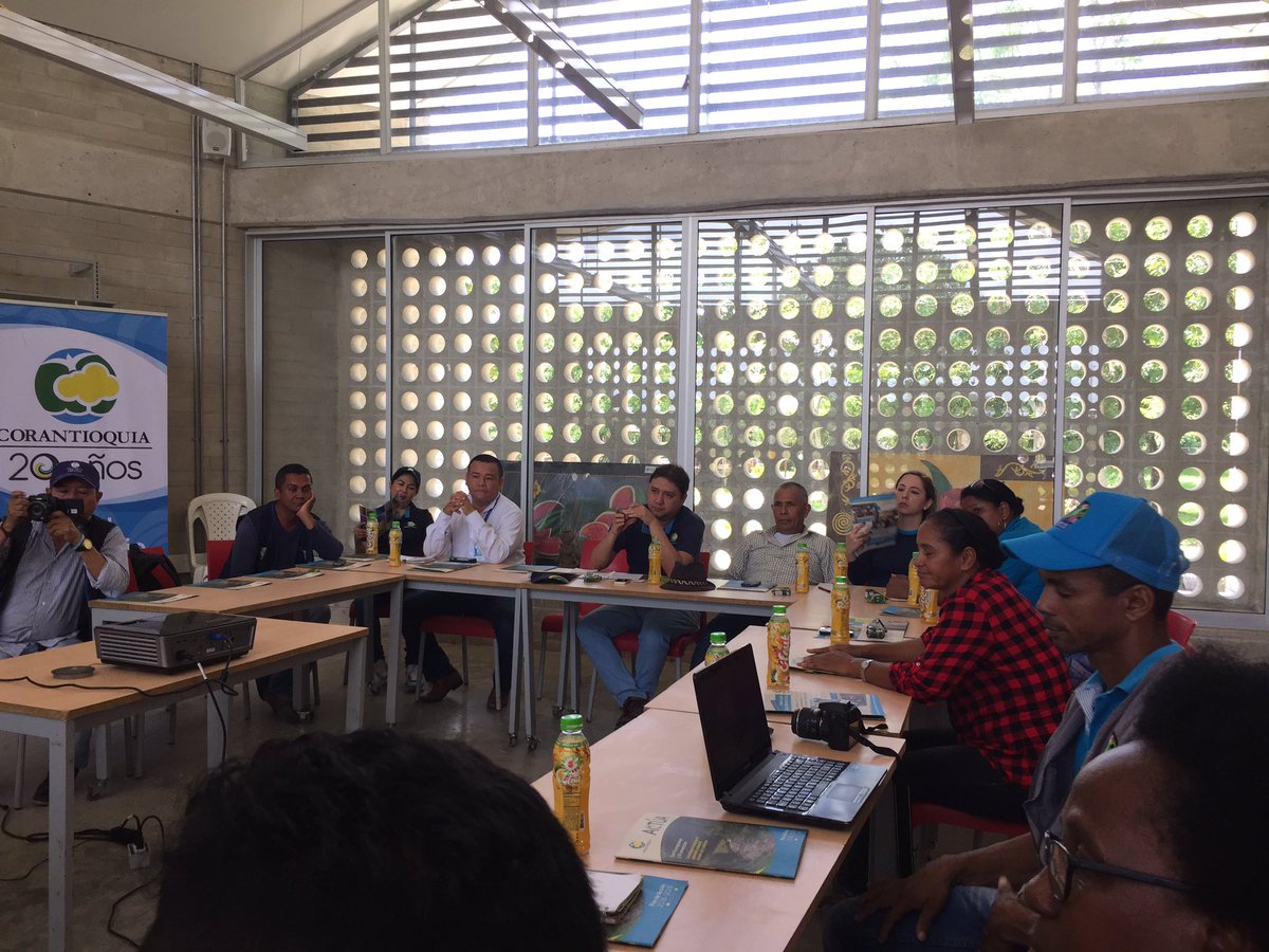 CRDFORM_SENACNM's tweet photo. Felices con inauguración nueva sede de @corantioquia en Mpio El Bagre, un aliado de lujo para nuestro @SenaCfma y para la #MineríaBienHecha https://t.co/I1ypDmdAM4