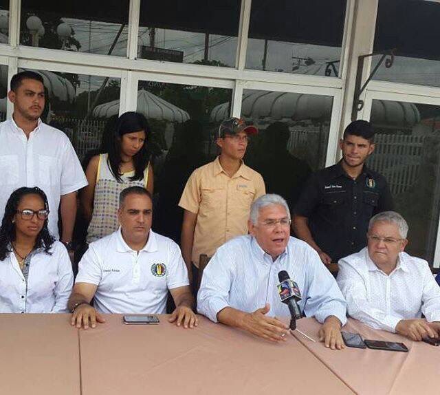 BarretoSira's tweet photo. Hoy en RDP en #ElTigre junto a @ernestoraydan y @44hecord hablando sobre el "Frente Defensa de la Constitución" y nuestra actividades de hoy https://t.co/w3iUn4F2jL