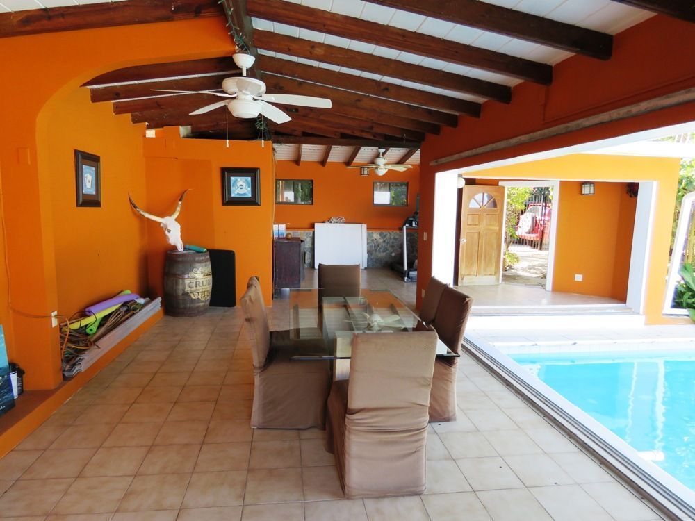 davidjonesvi's tweet photo. https://t.co/R3YQ86SLjJ

What more could you ask for? Including low price of $649K

#pool #solar #greatroom #generator #apartmentincome https://t.co/Tr14QsOQ9k