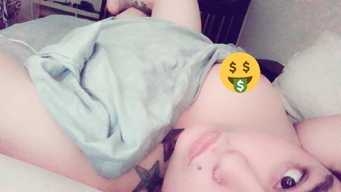 I'm bored and in bed. Who's brave enough for a RT Game??  @piggypiggy63 @rebelsubm @RTfindom1 @CagedupSissy<a href="/tag/footfetish"class="tags"><span>#footfetish</span></a><a href="/tag/bbw"class="tags"><span>#bbw</span></a><a href="/tag/feetfinder"class="tags"><span>#feetfinder</span></a>