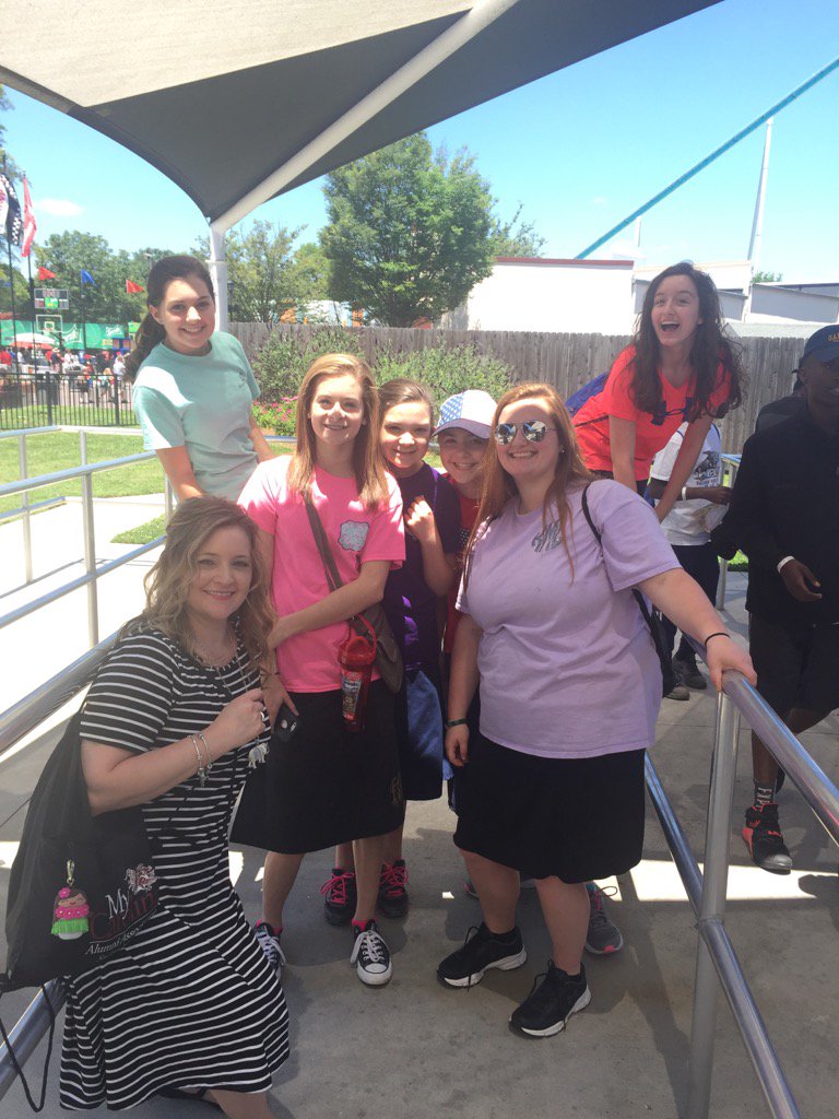 Mvbcyouthchoir's tweet photo. @Carowinds at the #Intimadator with these lovelies. https://t.co/qWuvBr0z3A