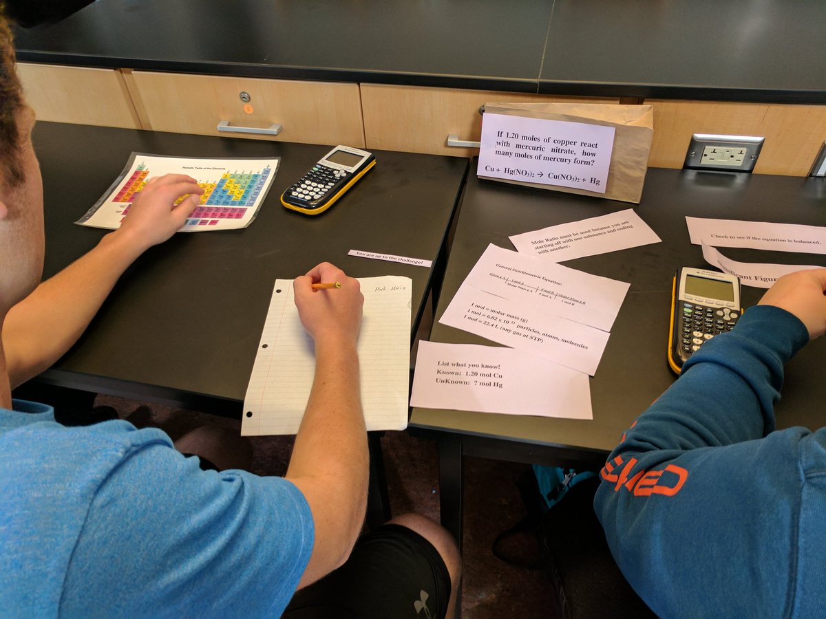 LisaLongVB's tweet image. K. Brasington's ss collaborating to win the Chemistry Hunger Games @KellamHigh #SOLreview can be #engaging