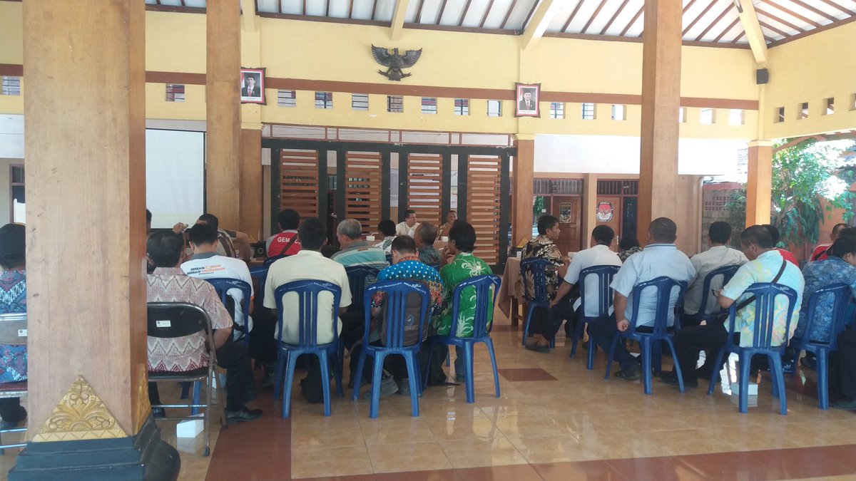 Cepu2017's tweet photo. Koordinasi antara PKH, TKSK, dan Pendamping Desa di Pendopo Kec. Cepu Guna Penciptaan Iklim yang Kondusif di Lingkungan Kerja https://t.co/E69qkKMFMa