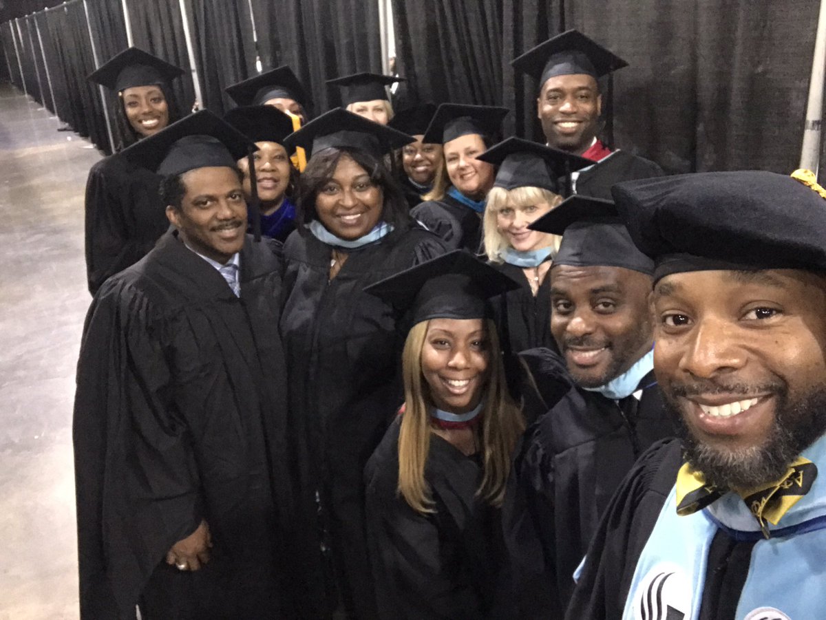 dan_a_sims's tweet photo. Time for the Warriors of N. Atlanta!!! Grad Nation!!! #APSGrad17 @ATLsuper @Atldepsupt @NorthAtlantaHi @itsniaaaaa_ https://t.co/ZY2gDA5Obw