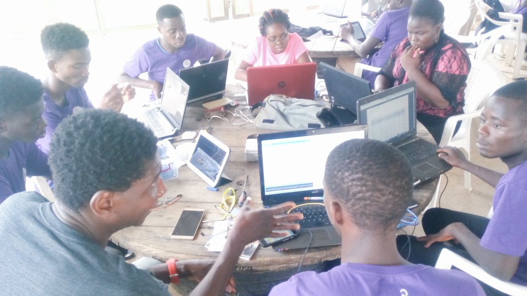 OIF_ffin's tweet photo. Début de la phase #hackathon du #LabFrancophone @WoeLabPrime! Les équipes s'activent, les #mentors aussi! @waziupIOT https://t.co/xjQHiXEvGK
