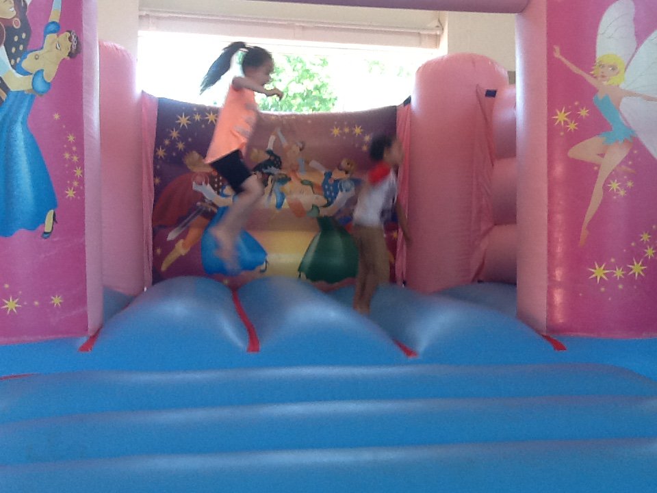 tonyrywenschool's tweet photo. Year 1 &amp; 2 had great fun during the sponsored bounce too! Well done everyone! #sponsoredbounce #teamtyy https://t.co/IL6SgqZ83Z