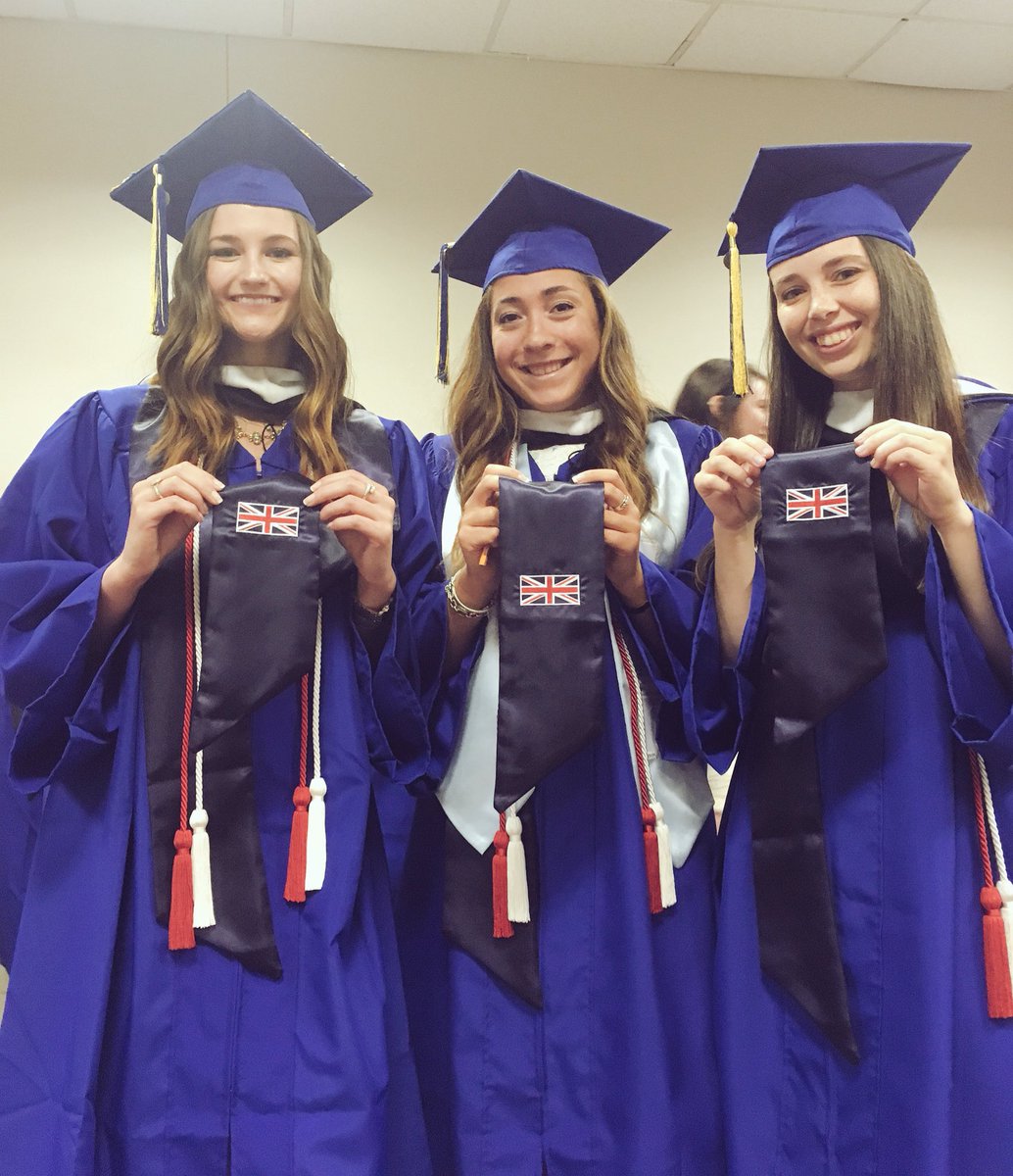 Some of FANTASTIC #UDcomm studs who also journeyed around London #bartooglobal w me just 4 mths ago! Proud! #UDGrad2017