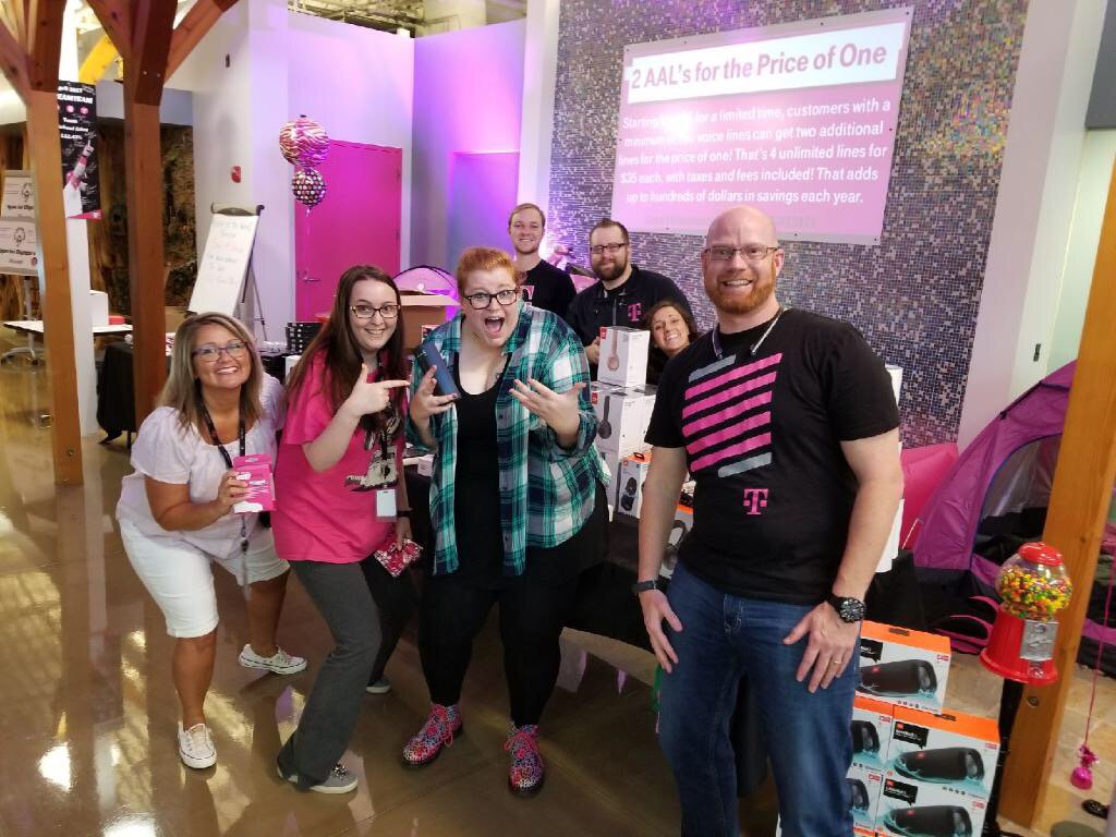 Table days at #deamfield. <a href="/Drew_Williams00/">Drew Williams</a> <a href="/QuinnMcConnell3/">Quinn McConnell</a> <a href="/EdStald/">Ed S</a> #wvistheplacetobe