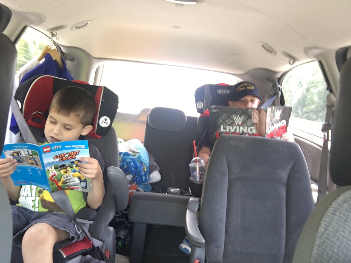 lfdpiper's tweet image. Road trip first, Sam reading books!! Thank you @MsBrumfield7 !!