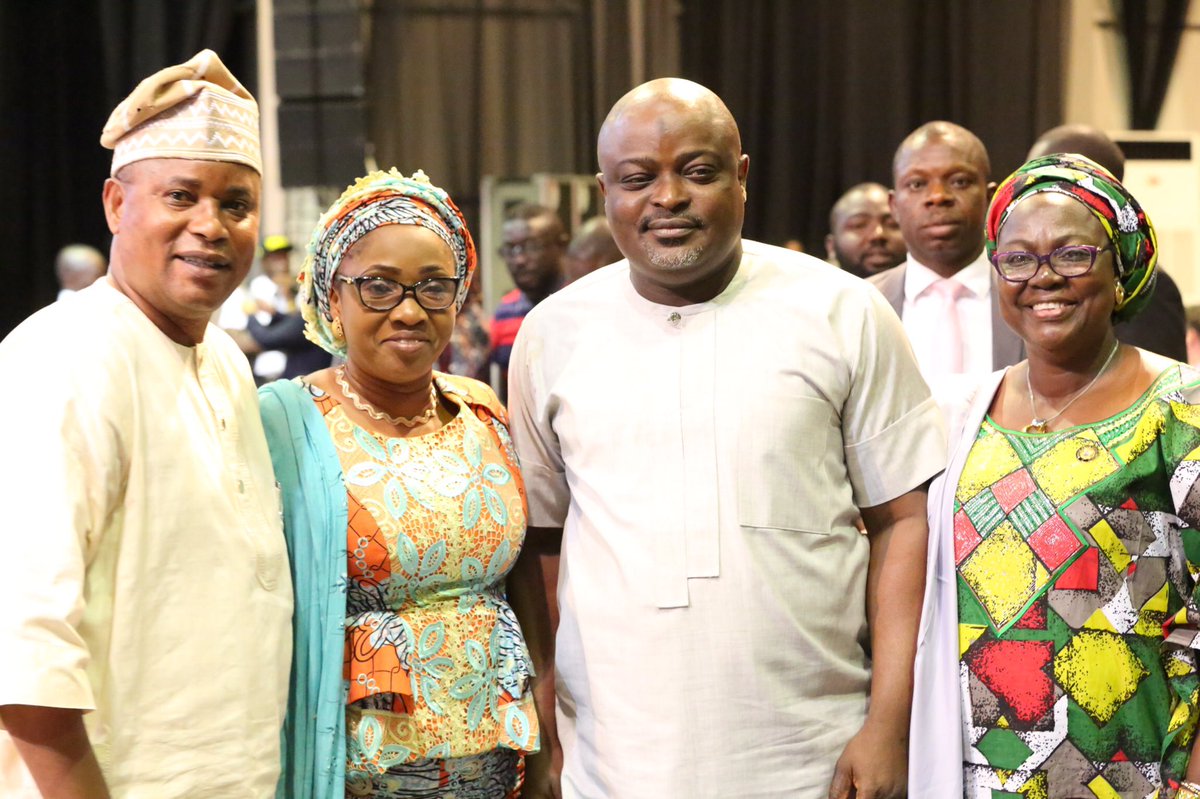 mudashiru_obasa's tweet photo. At the @RhumblesinLagos charity boxing matches in commemoration of @Lagos_50 Anniversary. @AsiwajuTinubu #RhumblesInLagos https://t.co/JXgkaRLU40