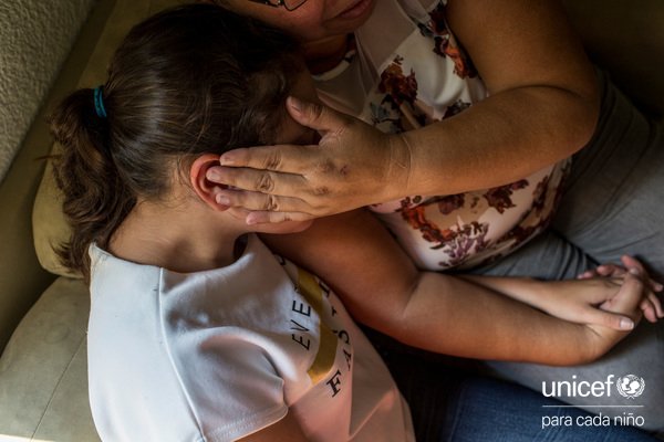 unicefvenezuela's tweet photo. Crecer en un entorno violento, crea individuos violentos generando una cadena. Esto lo podemos evitar. ¡Comienza promoviendo el #BuenTrato! https://t.co/ZwBEb6oTnp