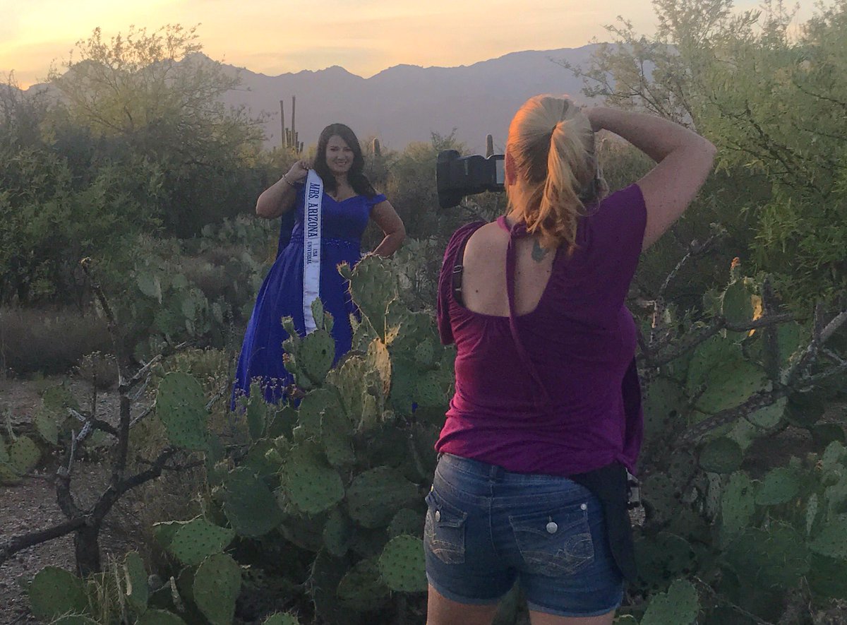 Mainers85's tweet photo. Behind the scenes of my photoshoot with Something Blue Photography! Can't wait to see the results! #Arizona #SomethingBlue #USUniversal https://t.co/mXI4tLctPG