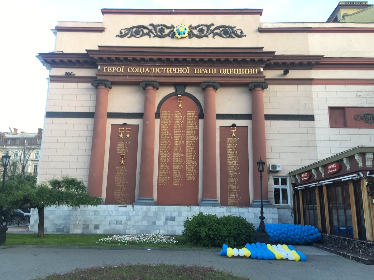 В Севастополе горел популярный торговый центр - Цензор.НЕТ 1745