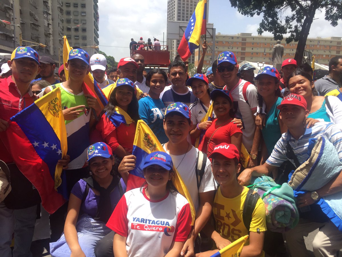 pinfantea's tweet photo. La Juventud Patriota dice: "Voto sí, balas no" en respaldo a la Constituyente y resteados con el Pdte @NicolasMaduro #LaPazExigeDiálogo https://t.co/PlVpcqeVHD