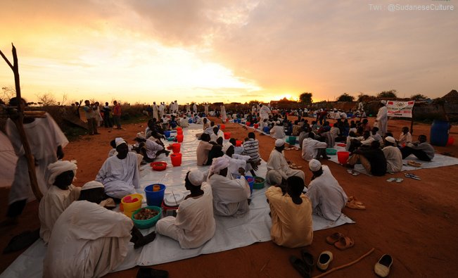 SudaneseCulture's tweet photo. Sudanese break their fast together at Iftar during Ramadan
من خصائص المجتمع السوداني الإفطارال��ماعي في رمضان
#SudaneseCulture #ثقافة_سودانية https://t.co/fLixSWFeJP