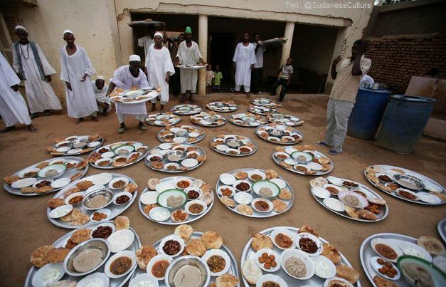 SudaneseCulture's tweet photo. Sudanese break their fast together at Iftar during Ramadan
من خصائص المجتمع السوداني الإفطارال��ماعي في رمضان
#SudaneseCulture #ثقافة_سودانية https://t.co/fLixSWFeJP