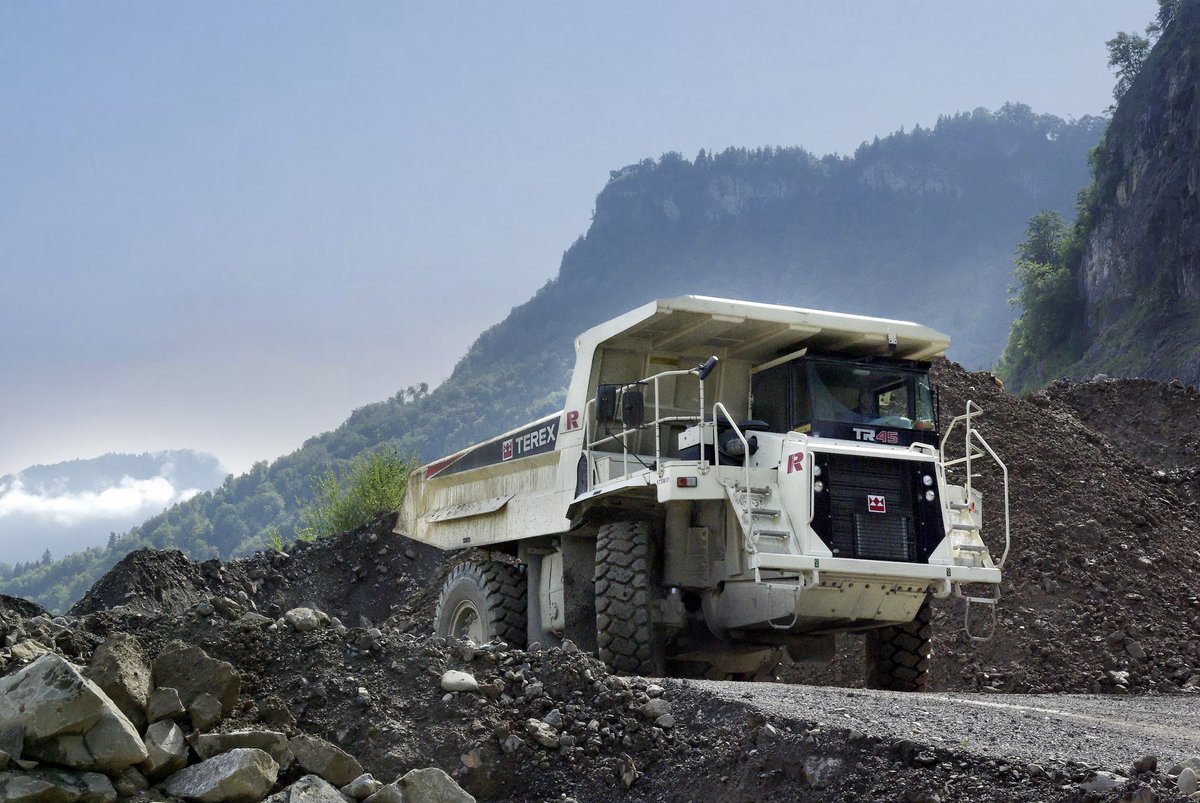 rokbak_haulers's tweet photo. #ItsPrettySimple, the fuel efficient, heavy-duty engine in our #TR45 provides a powerful performance with a proven long lifecycle. https://t.co/TvEdxYqCNV