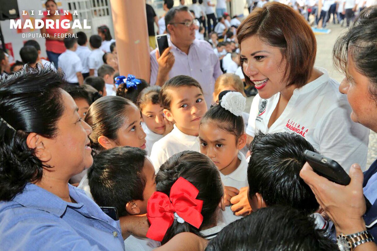 LILIANAMADRIGAM's tweet photo. También estuvimos en la escuela Primaria Alfonso Caparroso, de Centro. Llevamos programa #RodandoLaCultura que estará durante una semana. https://t.co/xrJrWORVcw