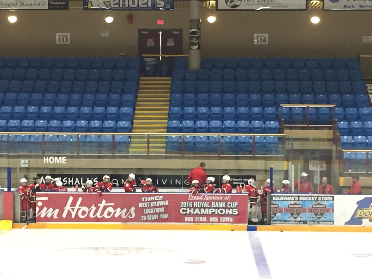 2007spartanone's tweet photo. It's game time!!!!  @spartanhkyinc https://t.co/KJujwcTUgA