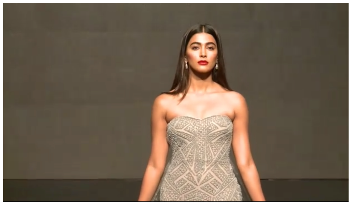 wowlife's tweet photo. @hegdepooja slams it for #IBMWatson wt #Cognitive #Fashion #ibmicf2017 - da #wow moment 😍 wt @sriramragh @falgunishanepea #NotJustAnyCloud https://t.co/c7vHHtJttf