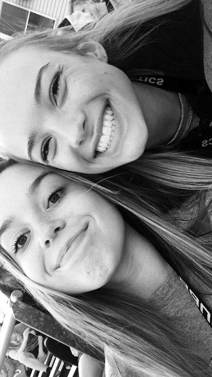 alissa_felmlee's tweet photo. Happy bday to the prettiest girl inside and out 💓 I love you so much liv, have a great day 😛 #BB #litliss #3am #mymomlovesyou #sodoesmydog https://t.co/KLGu18jnFs