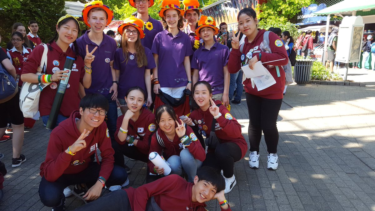 JawasFLL's tweet photo. Now, after the opening ceremony, the #FLLOEC2017 has officially started! We met many nice teams from many countries 😄 https://t.co/wMhQJp63Fw