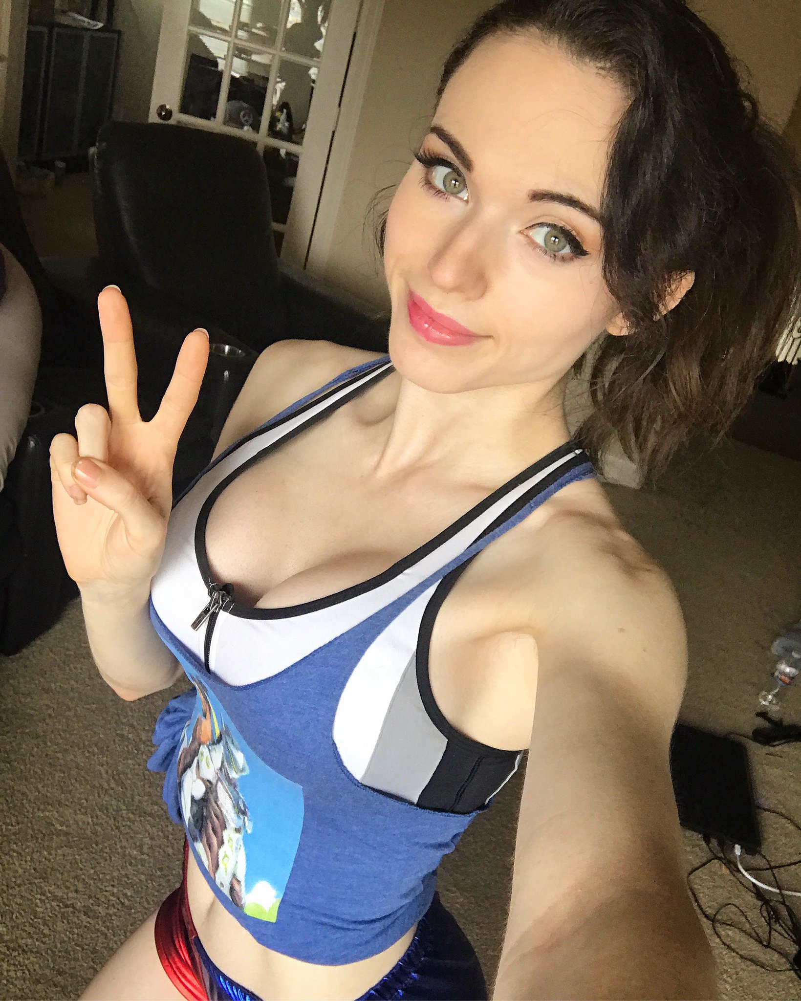 Amouranth auf Twitter.