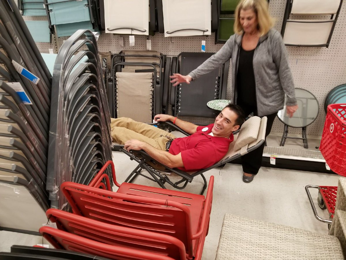 Stl Luis leading by example and providing amazing GUEST service by going above and beyond to help a guest! <a href="/Jeff_DeMoss/">Jeff DeMoss</a> <a href="/adriennelebo/">Adrienne Lebo</a>