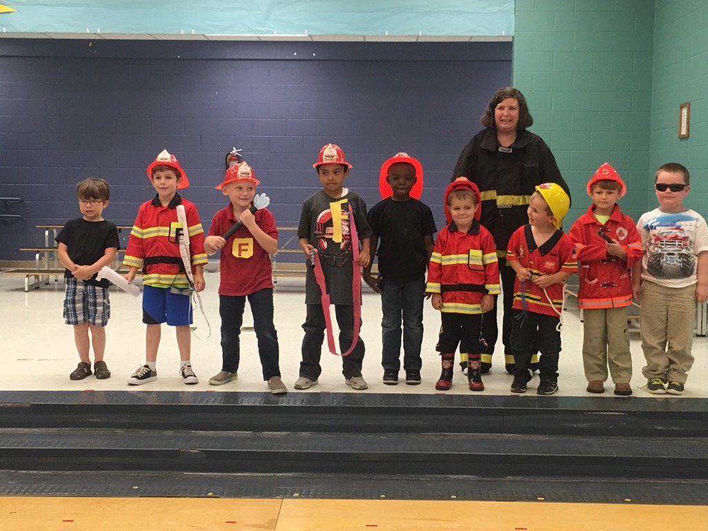pqschools's tweet photo. Letterland Day at PCS... fun &amp; learning for students and teachers! https://t.co/HxzjUlbWsQ