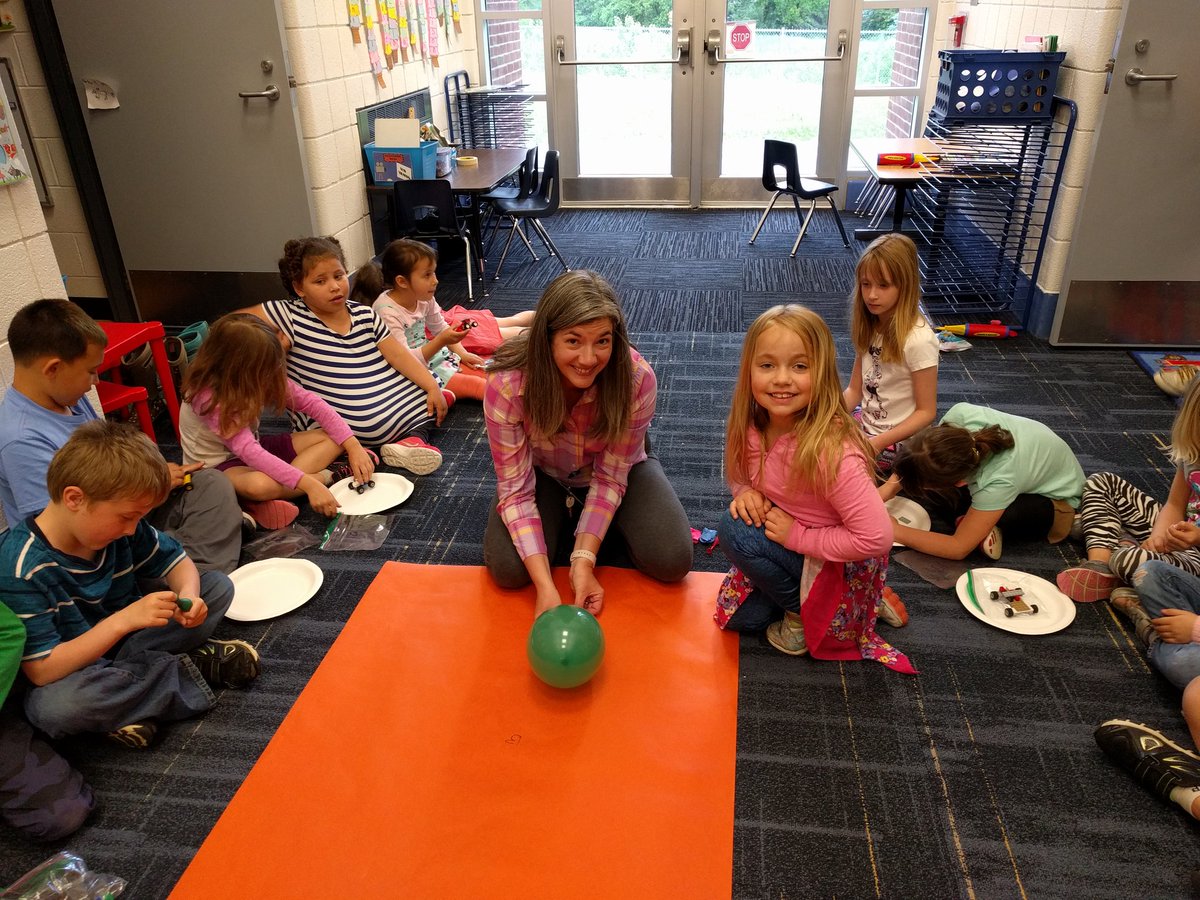 PRklearners's tweet photo. Cars, cars, and more cars. Engineers making their own vehicles and using balloons to generate force for their Lego cars. #PRmakerspace https://t.co/NHMUBbEW02