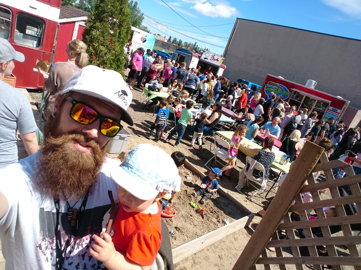 graphicdesignCB's tweet image. Another great perk to the new office location! #FoodTruckFriday is just a few steps away. #CBGD #RedDeer #awesometurnout #summerbegins