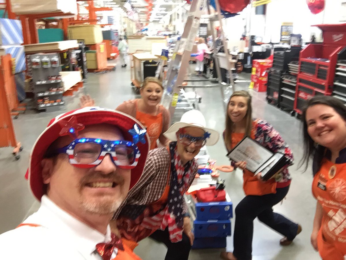 ballew_mark's tweet photo. Loving life in D217!
#BDDSW⚓️ https://t.co/QnaugKnwjJ