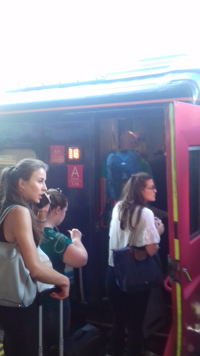 SamAlex93's tweet photo. People struggling to get on the 19:12 Swansea train. @GWRHelp https://t.co/GZdUjzBjuf