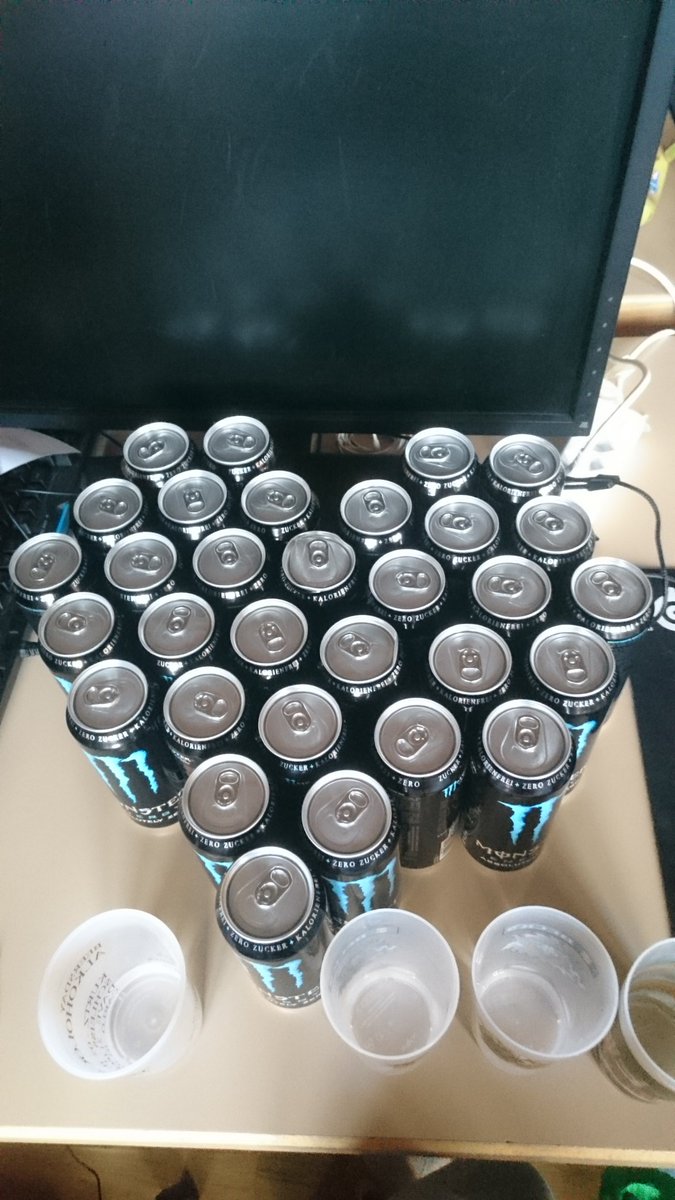 knut0r's tweet image. #Zeroforahero a dä #eevent ! Thx @beccabonaparte und @remo_buegler für mini geliebte Zeros! Brot für die Welt, Vodka Monster für mich!