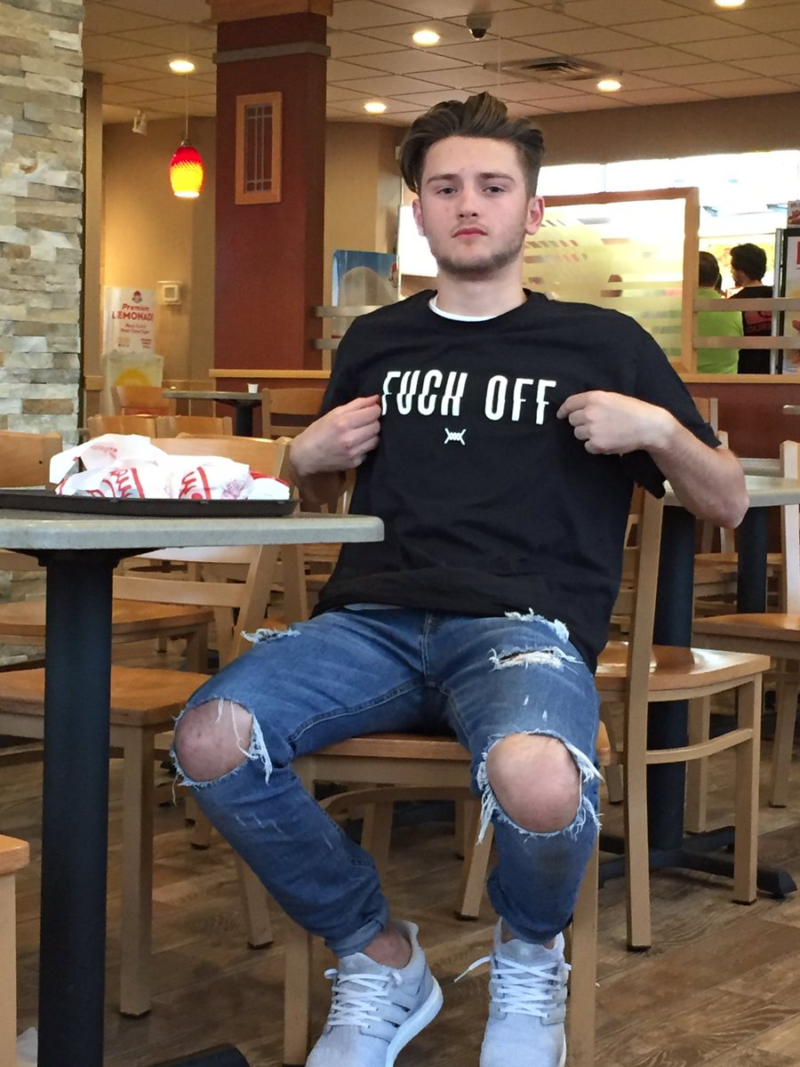 millselle's tweet image. saw a hot guy today