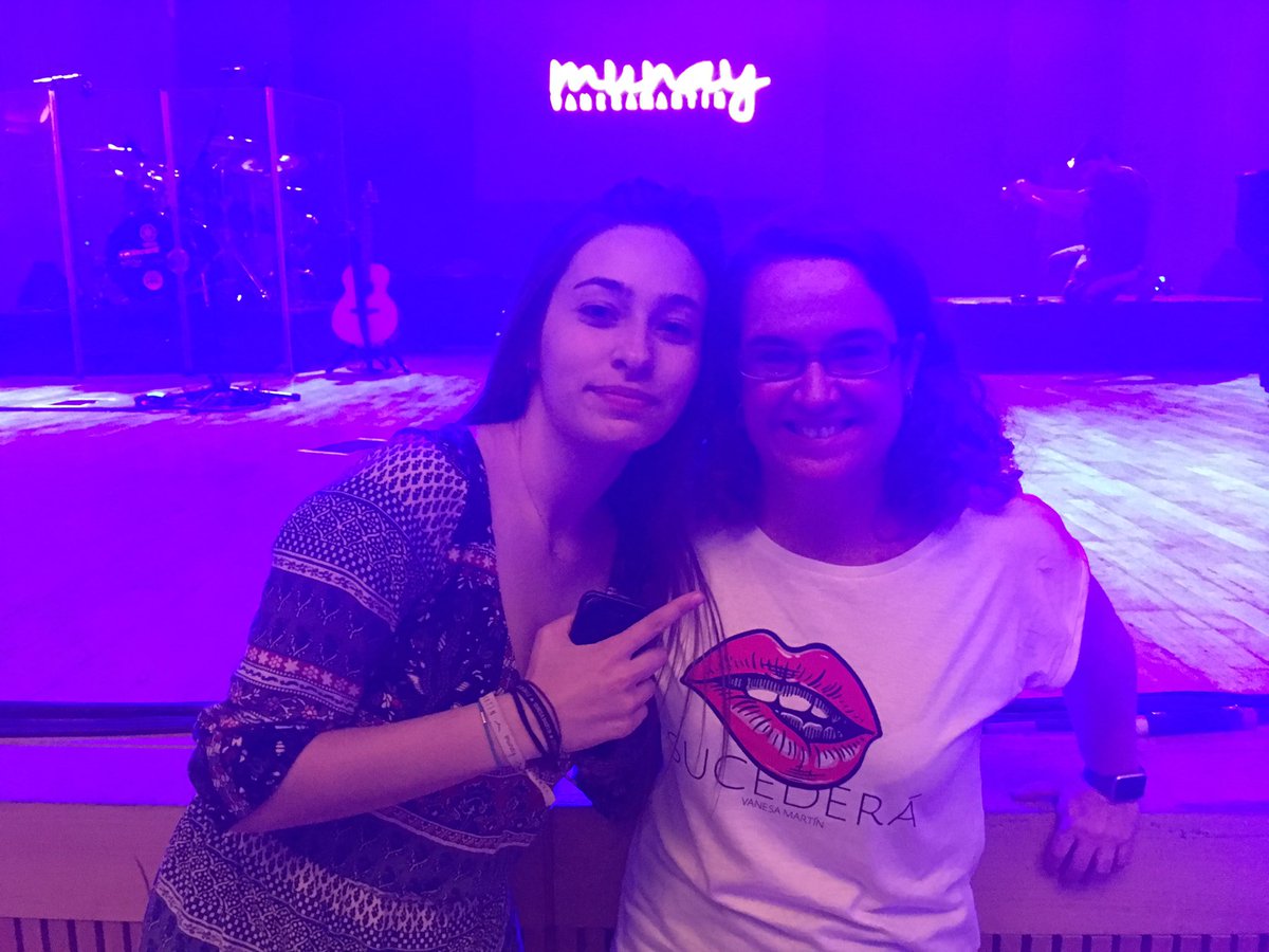 LaDBLS's tweet photo. @vanesamartin_ @LaPielVM @vanesamclubfans @Cristinaink99 🙌🙌🙌 #MunayGira #MunayDirecto 🙌🙌🙌 Vamooooooos 💃🏻🎤🎸 https://t.co/syrZ3p7G42
