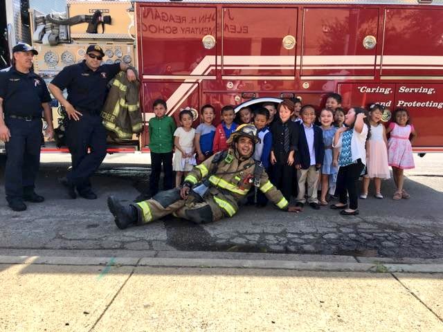DallasFireRes_q's tweet photo. @DallasFireRes_q #Sta52 at #DISD Thomas Tolbert Elementary talking #FireSafety to students and faculty. #ShowAndTell #Dist1 @scottgriggsdal https://t.co/UhrhnwLqIL