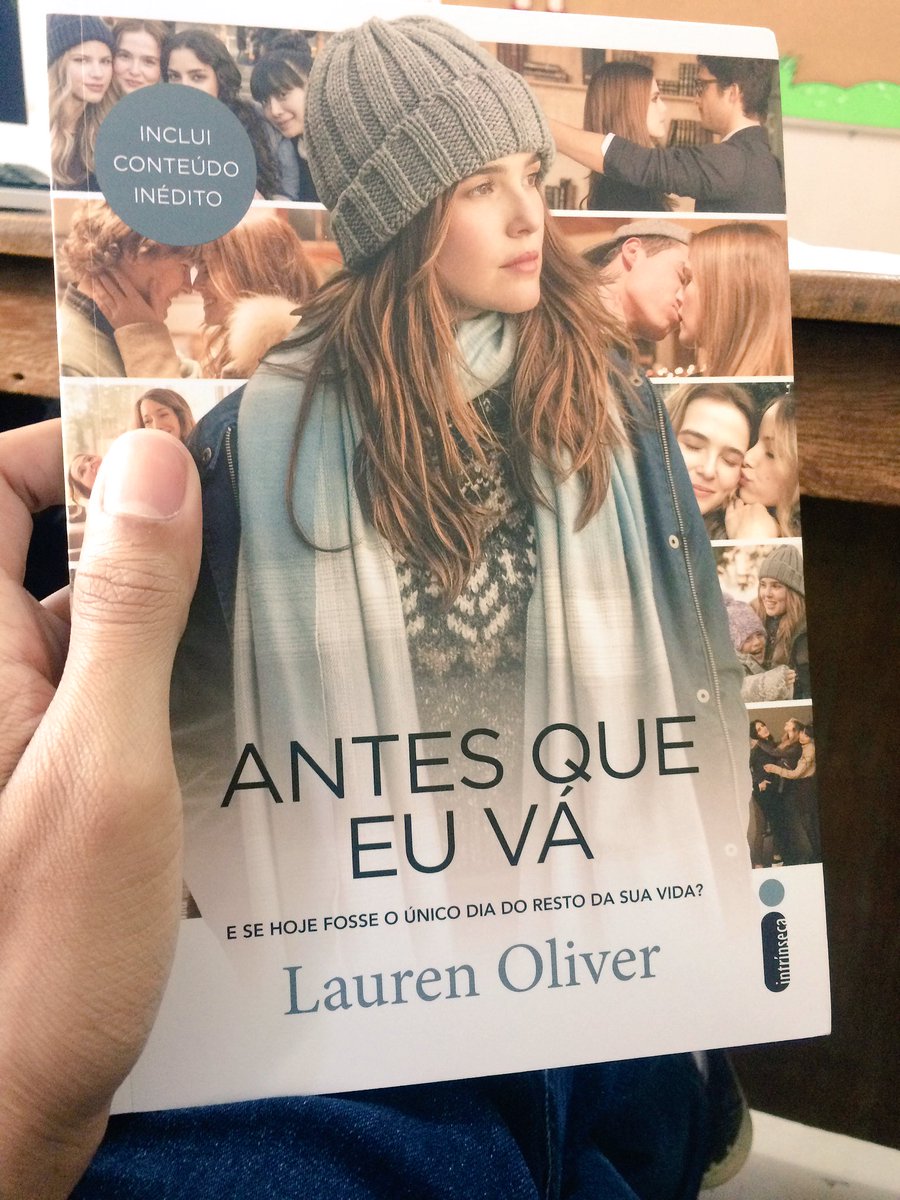 _gabsants's tweet photo. Aquele momento que sua amiga te presenteia com livro. E nem é meu aniversário. 😂 #AntesQueEuVa #Intriseca https://t.co/qUdOsKUa14