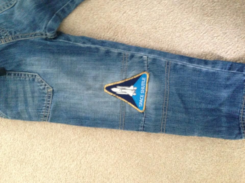 traceyloulee's tweet image. NOte to self, must not send the boys to the MIL in ripped jeans #kneepatch #parentingfail