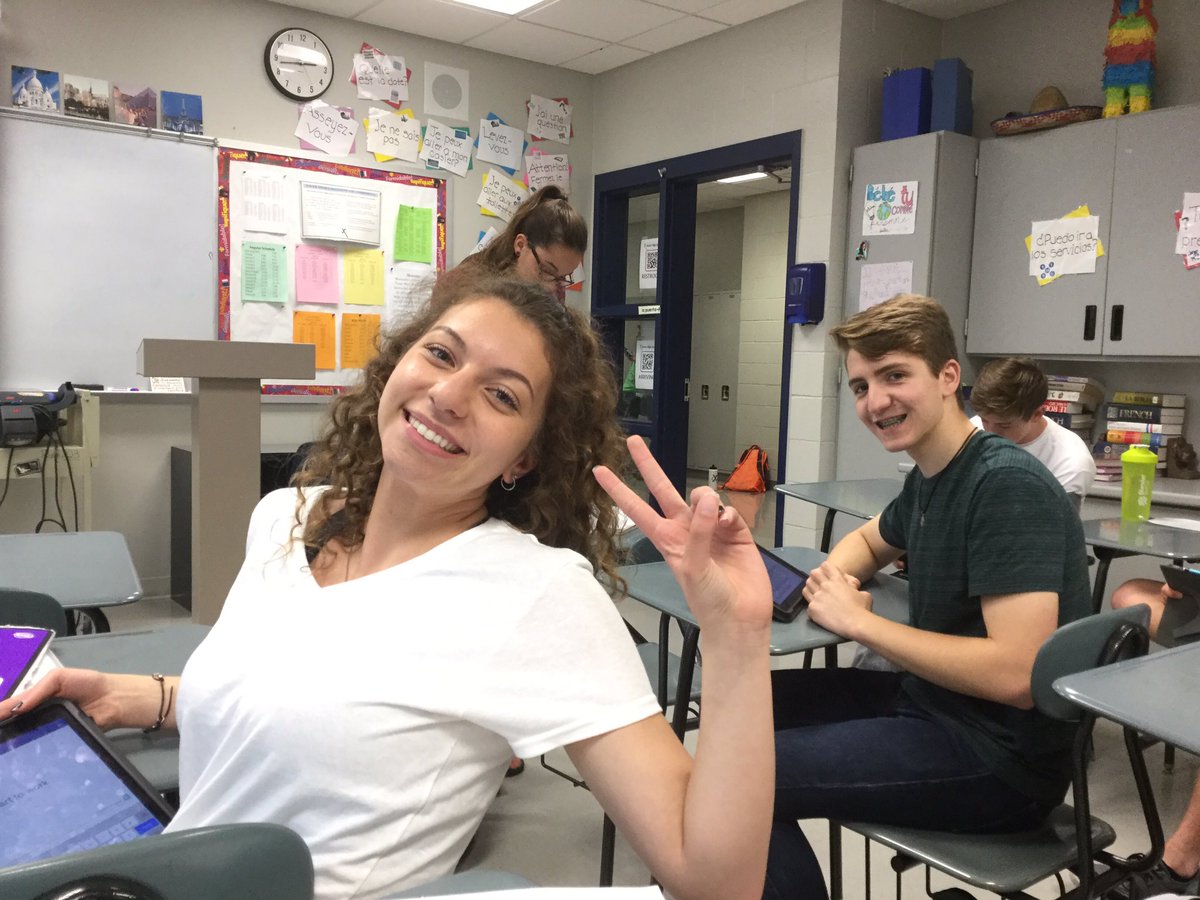 nina_marq's tweet photo. OMG LAST EVR FRENCH CLASS #thankthelord #frickthis #ripmygpa https://t.co/BIjvcAUzFp