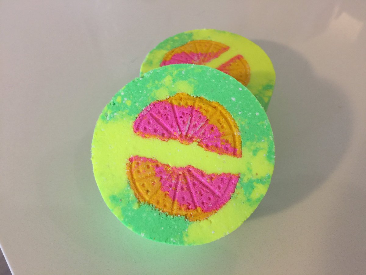 javapigbooks's tweet image. #WOW #NEW #javapig #bathbomb! Pineapple Express with Pink Passion Center! Smells SO GOOD!! 🐷