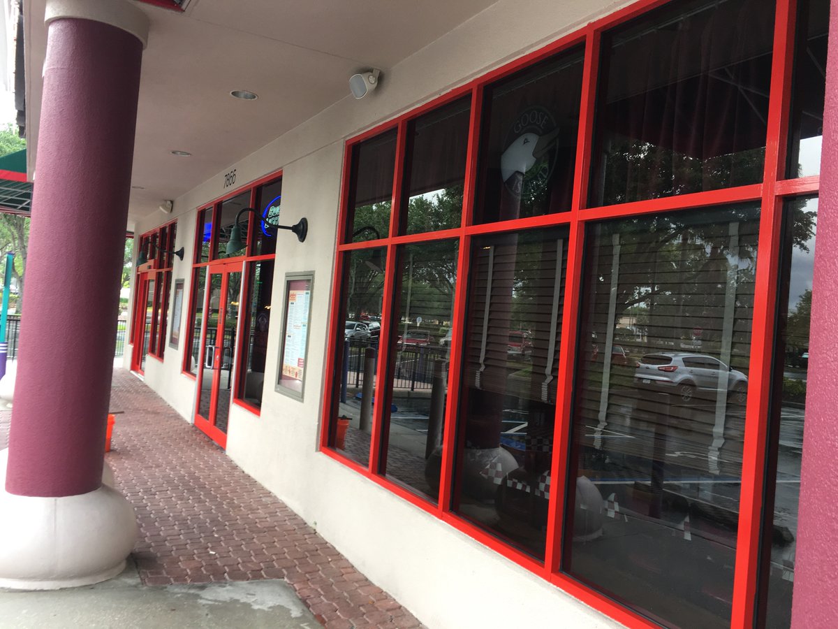 WeCleanNow's tweet photo. #Giordano’s looking beautiful with the windows sparkling bright! We do commercial AND residential #window cleaning! https://t.co/GYZedsYKWM https://t.co/PVKfLwpwSc