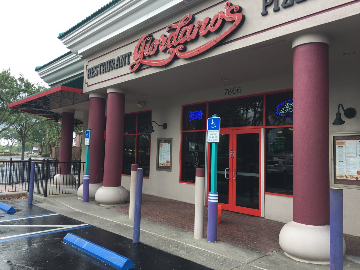 WeCleanNow's tweet photo. #Giordano’s looking beautiful with the windows sparkling bright! We do commercial AND residential #window cleaning! https://t.co/GYZedsYKWM https://t.co/PVKfLwpwSc
