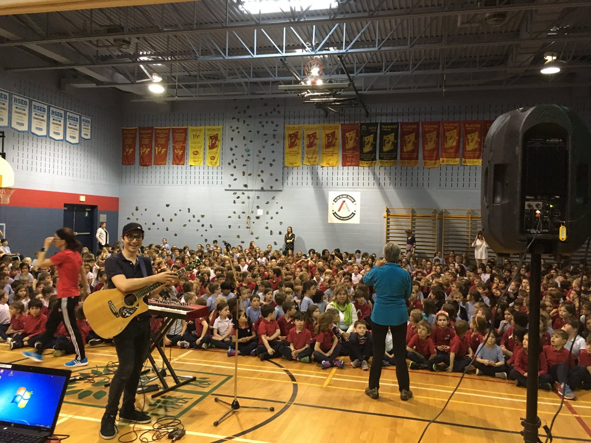 Petit spectacle à l'école Sacrés-Coeurs! Les enfants ont amassé 5700$ pour la Société Canadienne du Cancer! ❤️