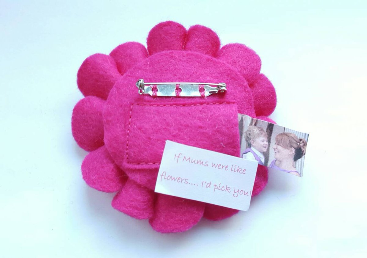 DitzandBobs's tweet photo. Pink felt flower brooch, mother's day gift. https://t.co/uqeniQFPB2 #Craftshout #HandmadeBadge https://t.co/NrVVYI3xri