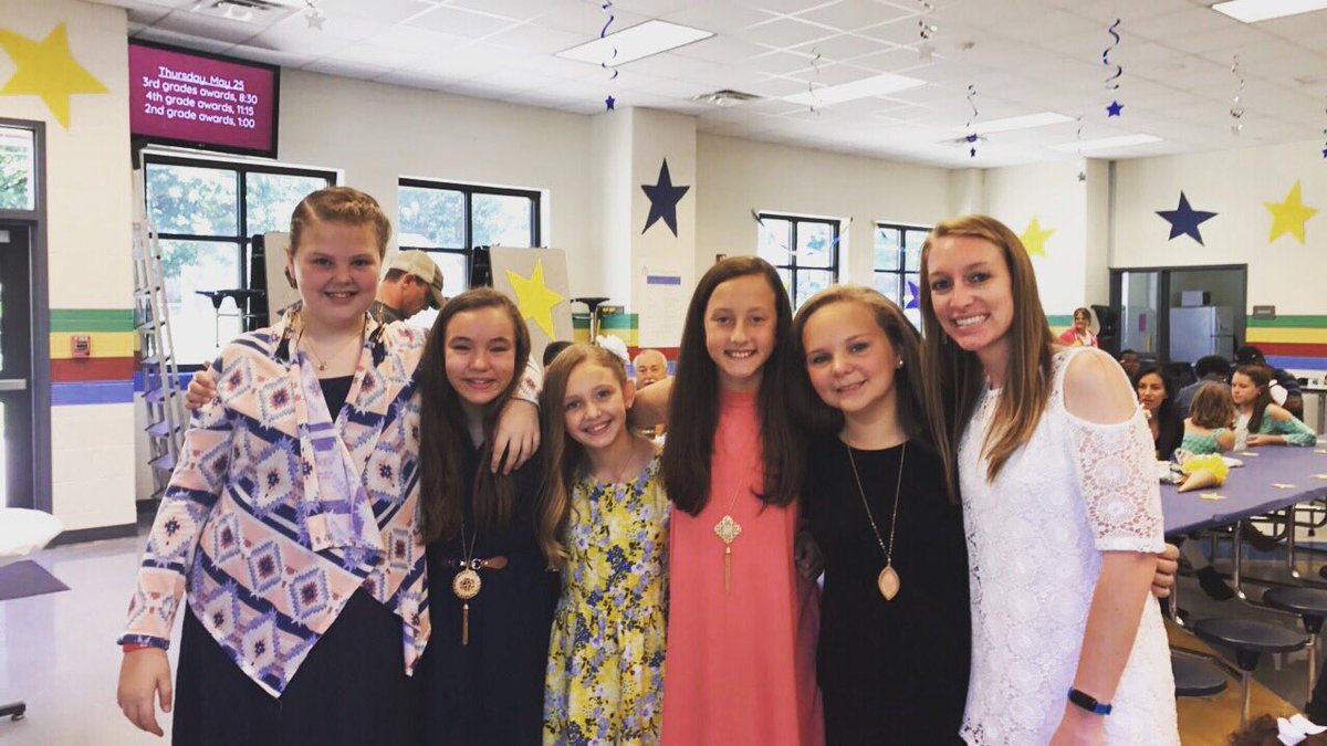 CoachFerrell5's tweet photo. Last day of school means a competition for best dressed!! #FreshToDeath https://t.co/ummmdRIqOX