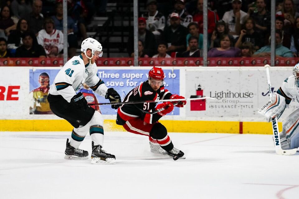 .@griffinshockey lead 5-2 with 7:40 to play in the 3rd. #GoGRG #FINishSJ #SHvsGR https://t.co/sM19TleHZE