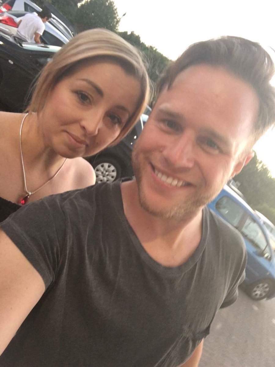 FennCarrie's tweet photo. So glad I got to meet this stunner. My nan would have loved you. always said she wanted to meet you @ollyofficial https://t.co/yb7MJCSaUV