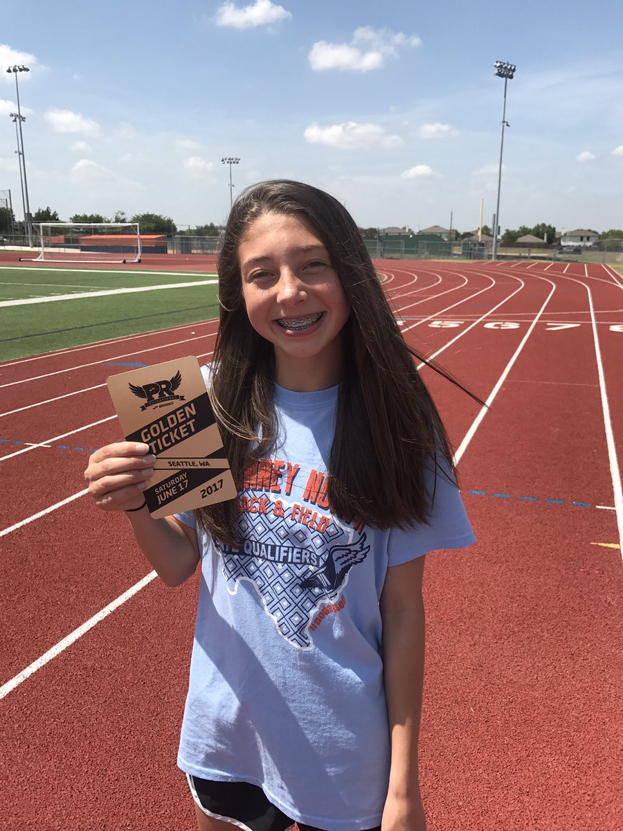 LondonCulbreath's tweet image. It's good to have a little GOLD in your life, as in the GOLDEN TICKET!! So blessed to be able to run the 3200 at Brooks PR in Seattle, WA!